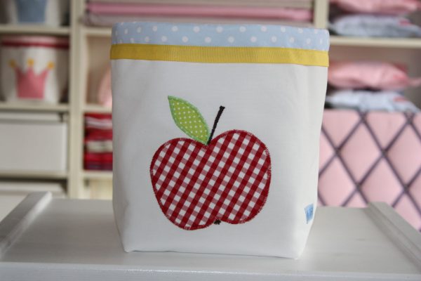 Aufbewarungsbox mit Apfel