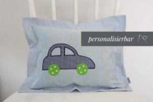 Kirili - Kinderkissen mit Namen bestickt und Motiv Auto / Babykissen personlaisiert